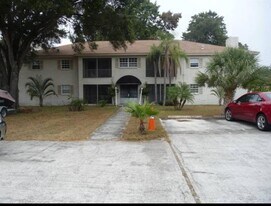 2484 Sharkey Rd in Clearwater, FL - Building Photo