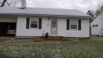 105 W Liberty Ct in Ashland, OH - Building Photo