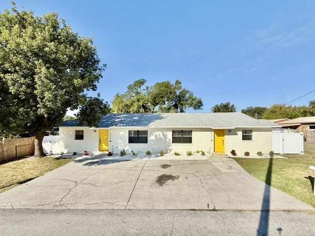 5212 Peach Ave in Seffner, FL - Building Photo - Building Photo