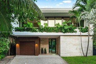 77 SW 18th Terrace in Miami, FL - Building Photo