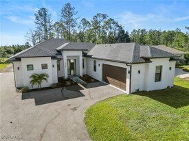 2740 35th Ave NE in Naples, FL - Building Photo