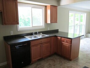 5083 Mellwood Dr in Flint, MI - Building Photo - Building Photo