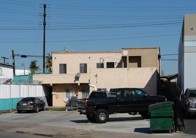 2604-2610 Main St in San Diego, CA - Building Photo - Building Photo