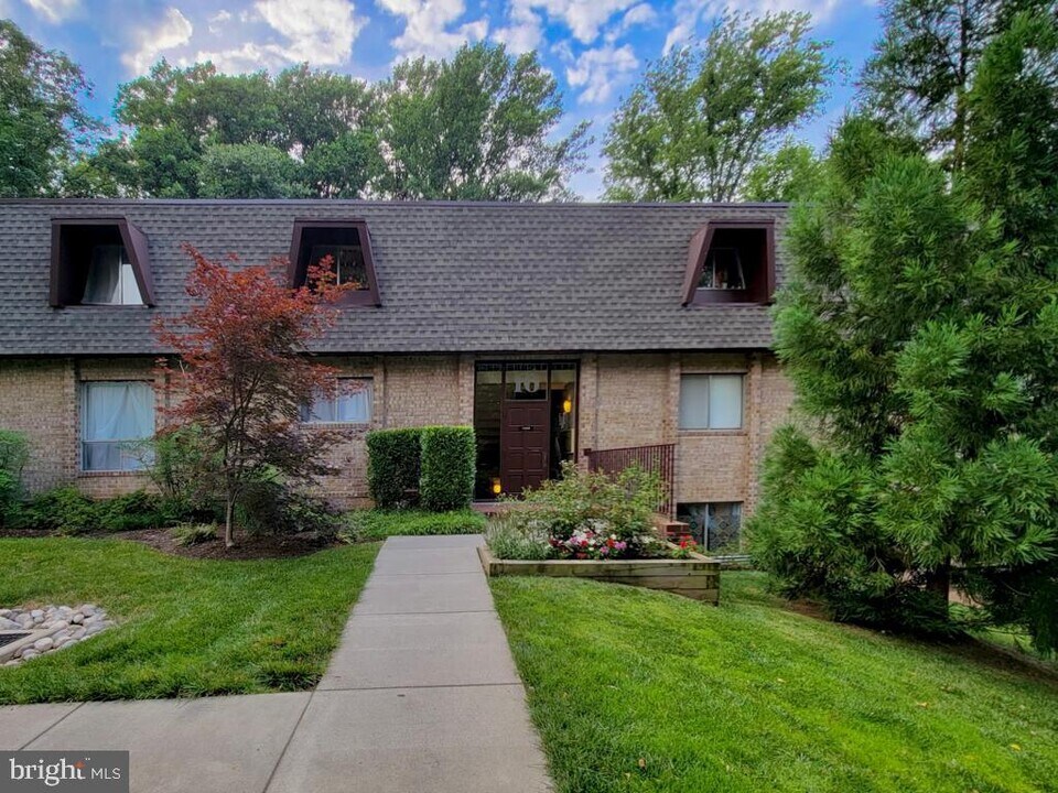 11616 Vantage Hill Rd in Reston, VA - Building Photo