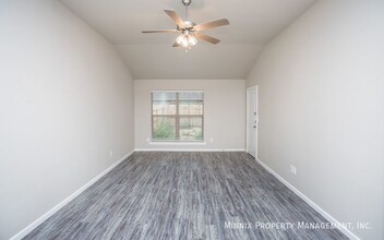 2125 N Avenue J, Unit A in Lubbock, TX - Building Photo - Building Photo