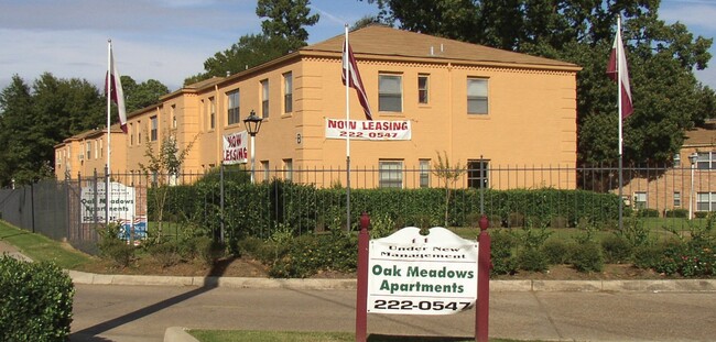 Oak Meadows Apartments in Shreveport, LA - Foto de edificio - Building Photo