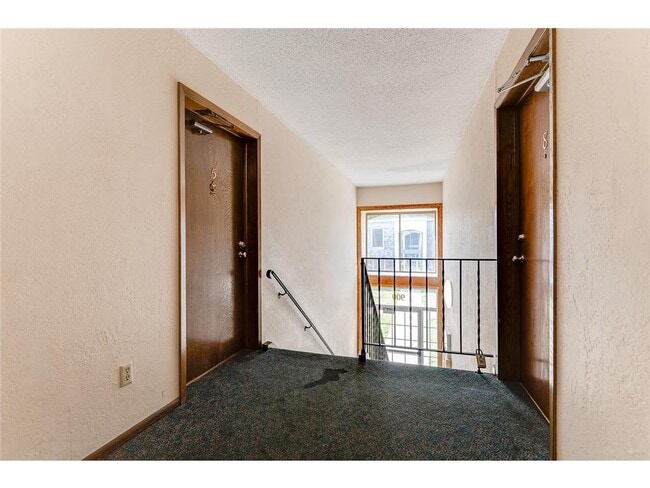 900 9th Ave S, Unit 7 in Hopkins, MN - Building Photo - Building Photo