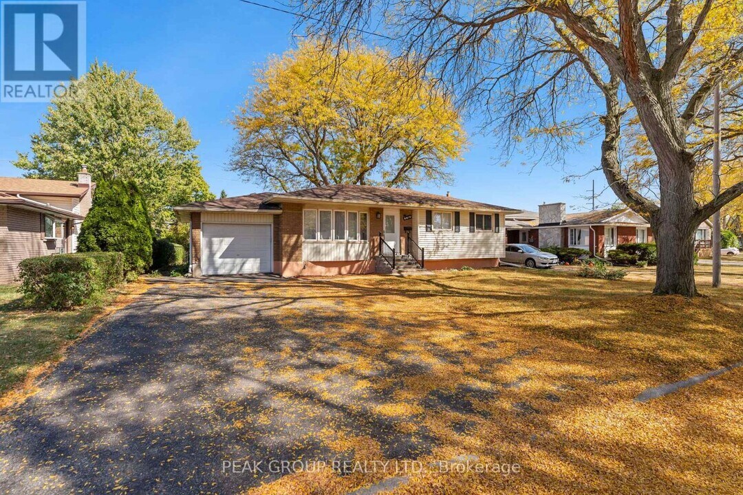 8816 Roosevelt Ave in Niagara Falls, ON - Building Photo