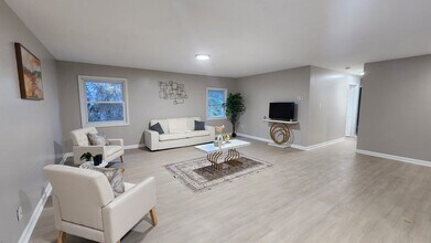 2 Hazelwood Cir in Willingboro, NJ - Building Photo - Building Photo