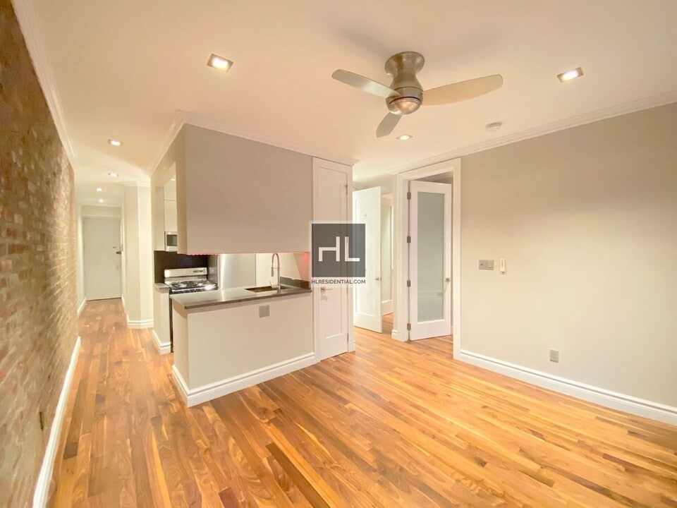East 18th Street in New York, NY - Building Photo