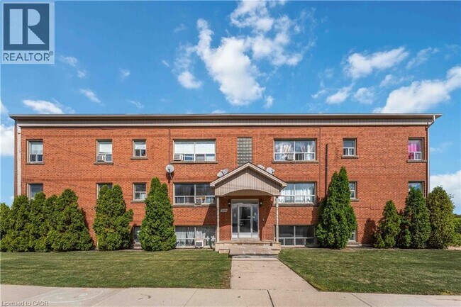 2189 King St E in Hamilton, ON - Building Photo - Building Photo