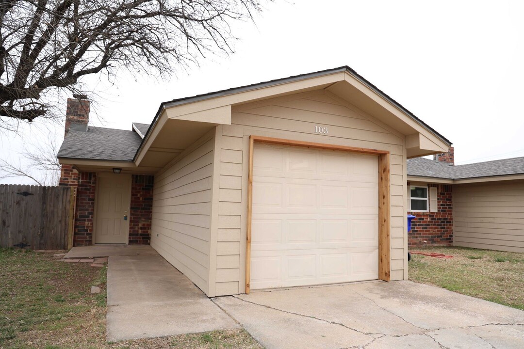 101-103 Crystal in Norman, OK - Building Photo