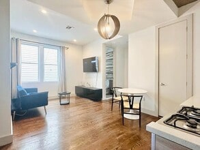 Furnished room/NOT APARTMENT in Queens, NY - Building Photo - Building Photo