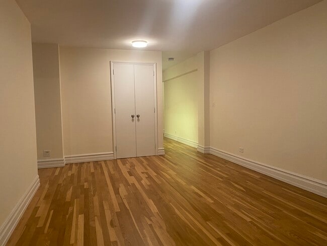 319 W 13th St, Unit 2B in New York, NY - Building Photo - Building Photo