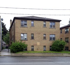 2903 St Clair Ave E in Toronto, ON - Building Photo - Building Photo