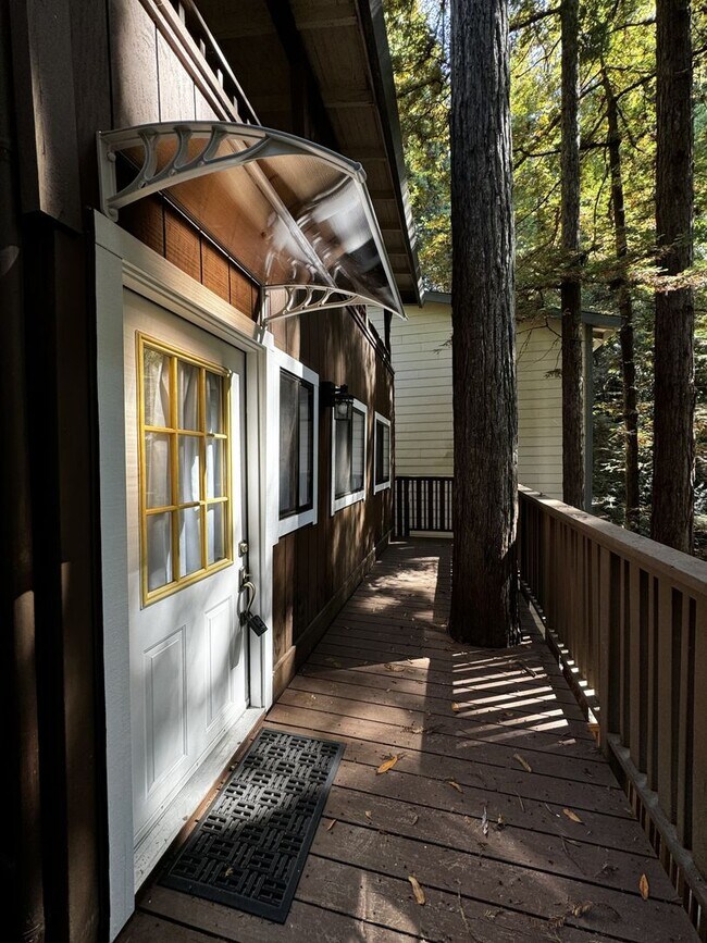 14926 Canyon 1 Rd in Rio Nido, CA - Building Photo - Building Photo