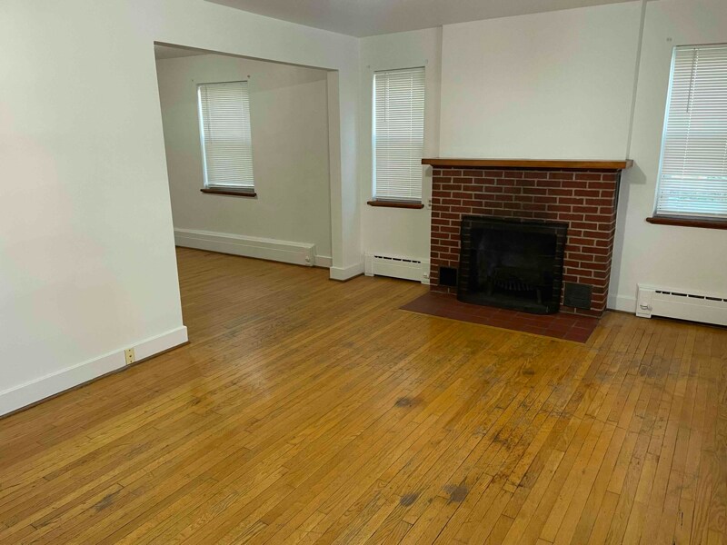 10 N Court St in Luray, VA - Building Photo