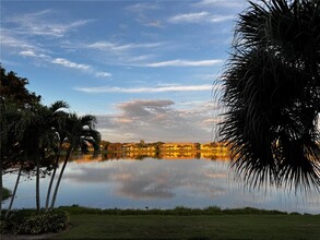 5005 Wiles Rd, Unit 206 in Coconut Creek, FL - Foto de edificio - Building Photo