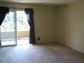 680 Dartmore Ln in Hayward, CA - Building Photo - Building Photo