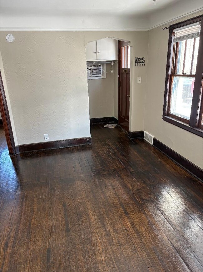 121 5th Ave SW, Unit First Floor