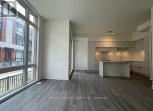 12 David Eyer Rd in Richmond Hill, ON - Building Photo - Building Photo