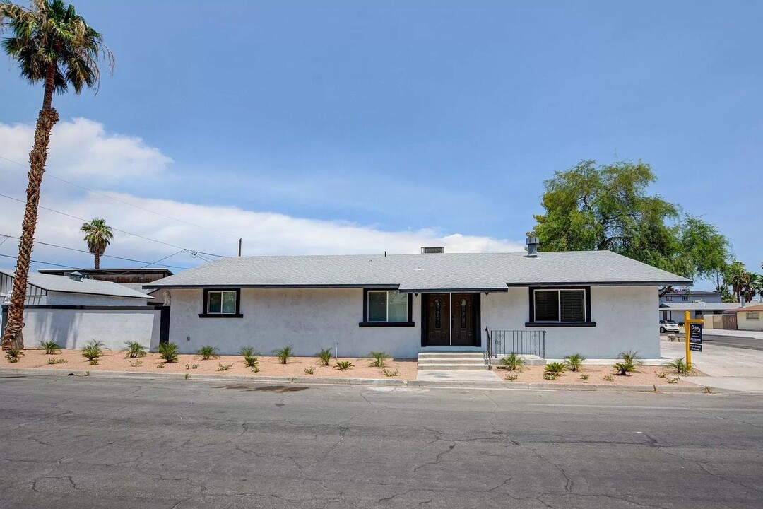 360 Vandalia St in Las Vegas, NV - Foto de edificio