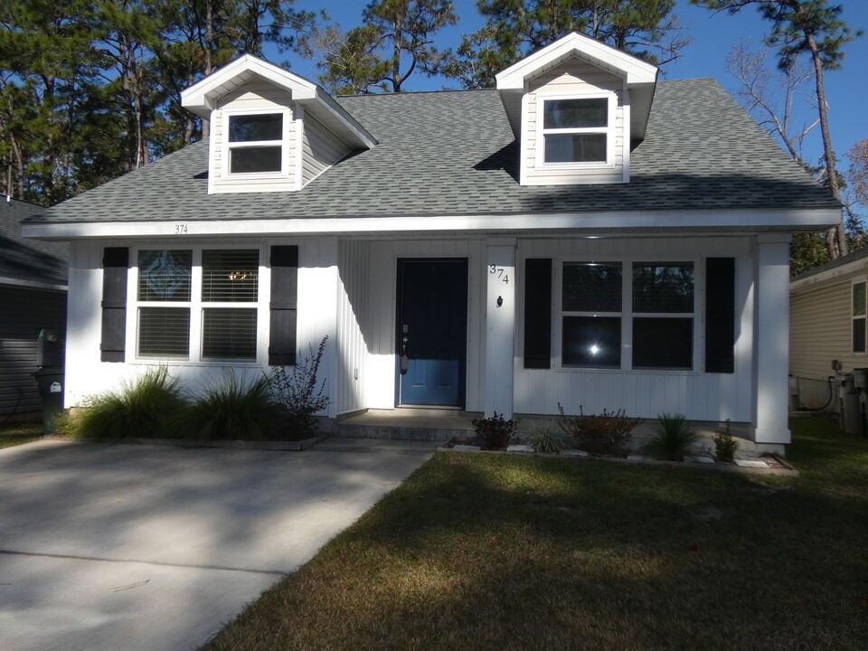 374 Cardinal Cove Ct in Pensacola, FL - Building Photo