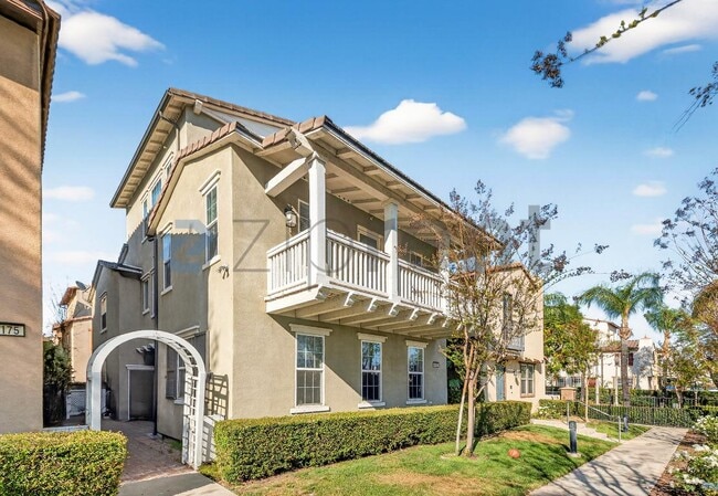 property at 4183 Vía Napoli