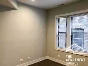 3818 N Sheffield Ave, Unit 2 in Chicago, IL - Foto de edificio - Building Photo