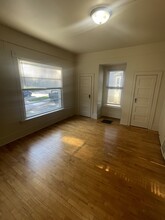 846 Elmwood Ave, Unit 846 in Oshkosh, WI - Building Photo - Building Photo