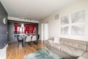 299 Front St W in Toronto, ON - Building Photo