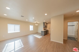 7503 Camellia Ave in Los Angeles, CA - Building Photo - Building Photo