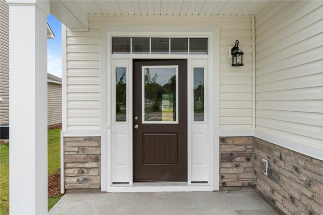 105 Weaver Way in Pendleton, SC - Foto de edificio - Building Photo