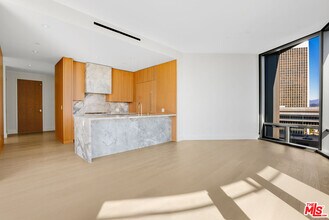 211 Elm Ct in Los Angeles, CA - Building Photo - Building Photo