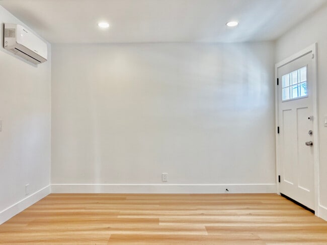 854 Orange Ave in Long Beach, CA - Building Photo - Building Photo