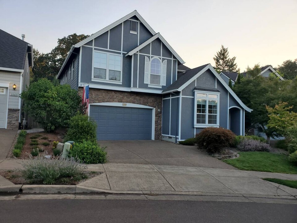 3359 NW Poppy Dr in Corvallis, OR - Foto de edificio