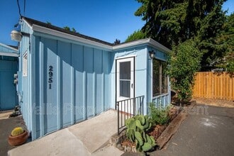 2951 D St NE in Salem, OR - Building Photo - Building Photo