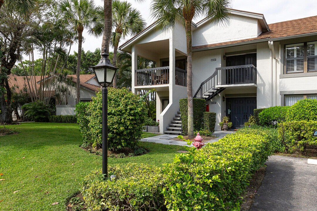 11355 Pond View Dr in Wellington, FL - Building Photo