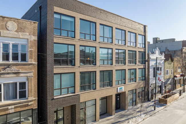 2945 N Milwaukee Ave in Chicago, IL - Foto de edificio - Building Photo