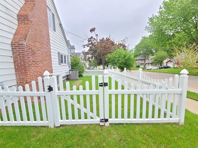 1103 1st St NW in Rochester, MN - Building Photo - Building Photo