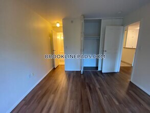 185 Freeman St in Brookline, MA - Building Photo - Building Photo