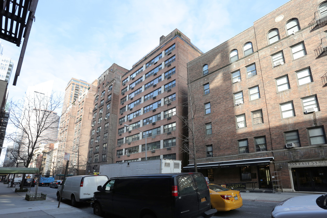 351-357 E 53rd St in New York, NY - Building Photo