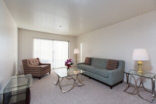 The Outlook Apartments in Anchorage, AK - Building Photo