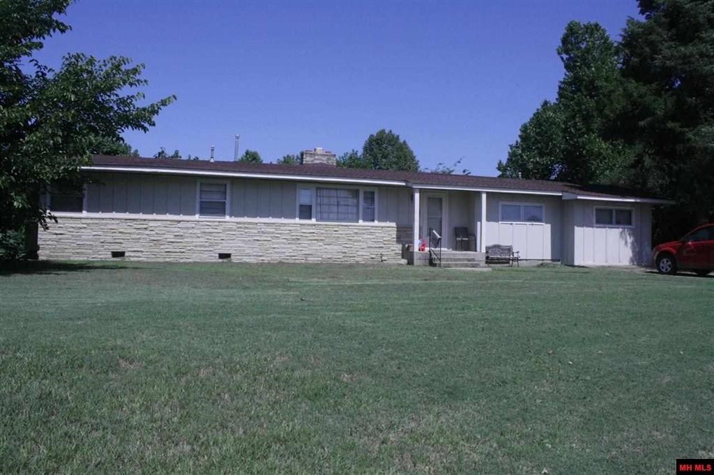 427 W North St in Mountain Home, AR - Building Photo