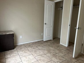 6941 MacDonald Ct in Zephyrhills, FL - Building Photo - Building Photo