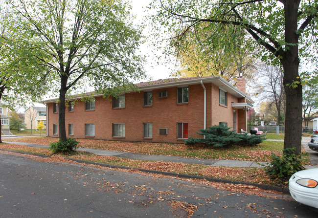 4300 Grand Ave S in Minneapolis, MN - Foto de edificio - Building Photo