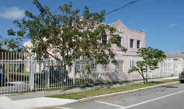 165 NW 39th St in Miami, FL - Building Photo - Building Photo