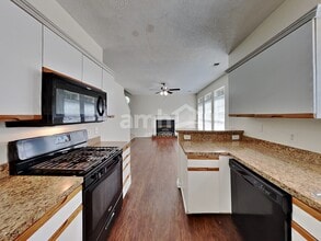 1617 Oak Knoll Ln in Charlotte, NC - Building Photo - Building Photo