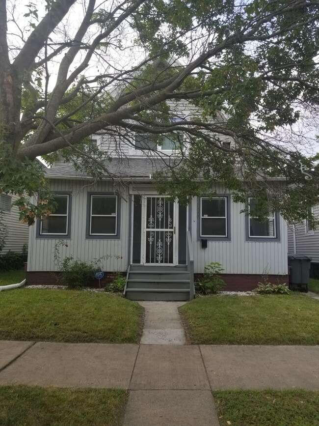 property at 1560 Buckingham St