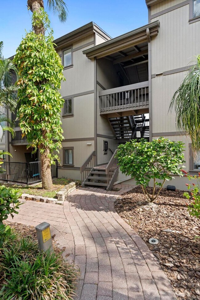 property at 652 Lake Villas Dr
